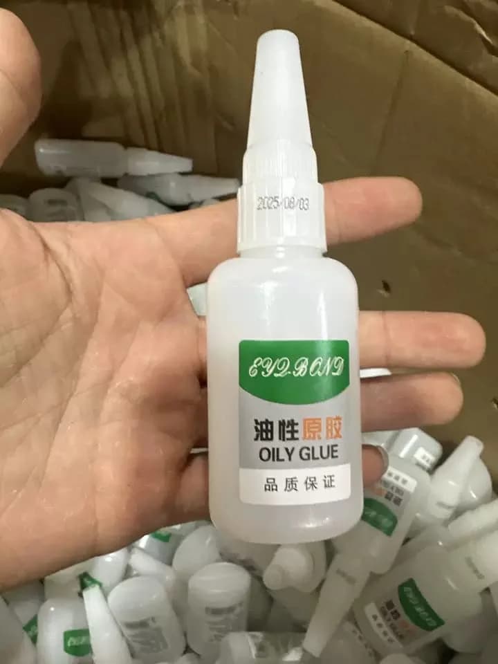 Oily glue